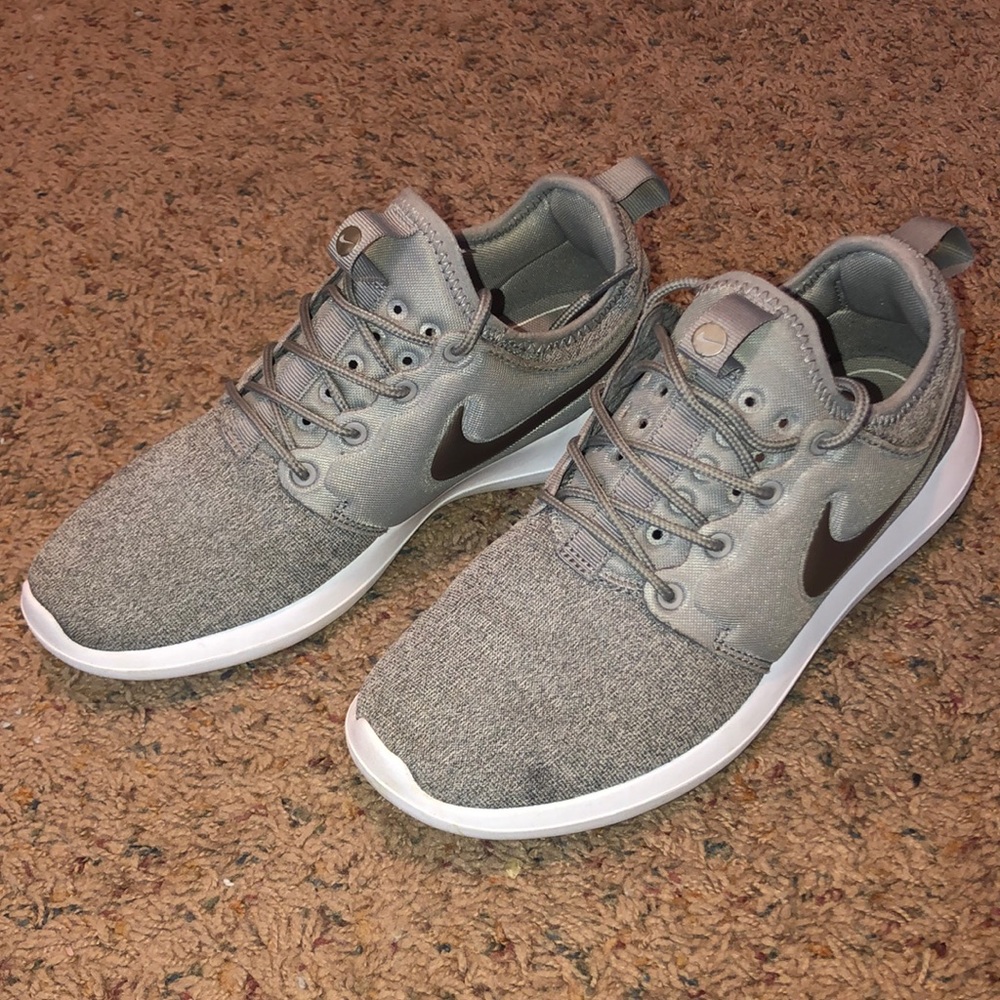 Nike grey roshe one